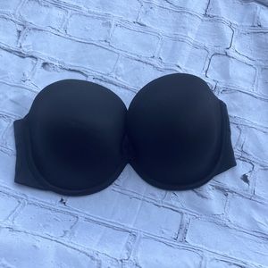 Victoria Secret's  very sexy bras strapless 32DD